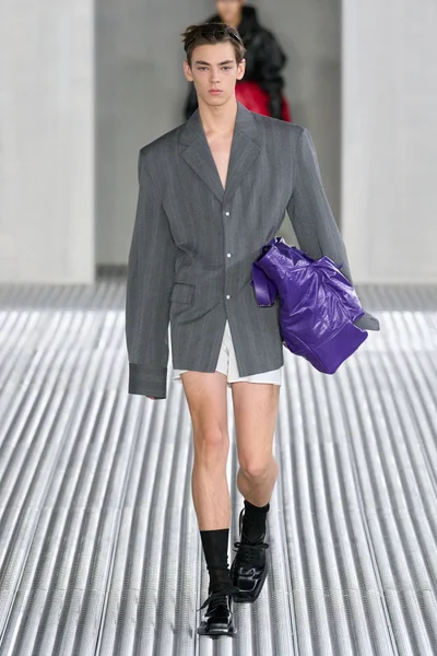 Look 28